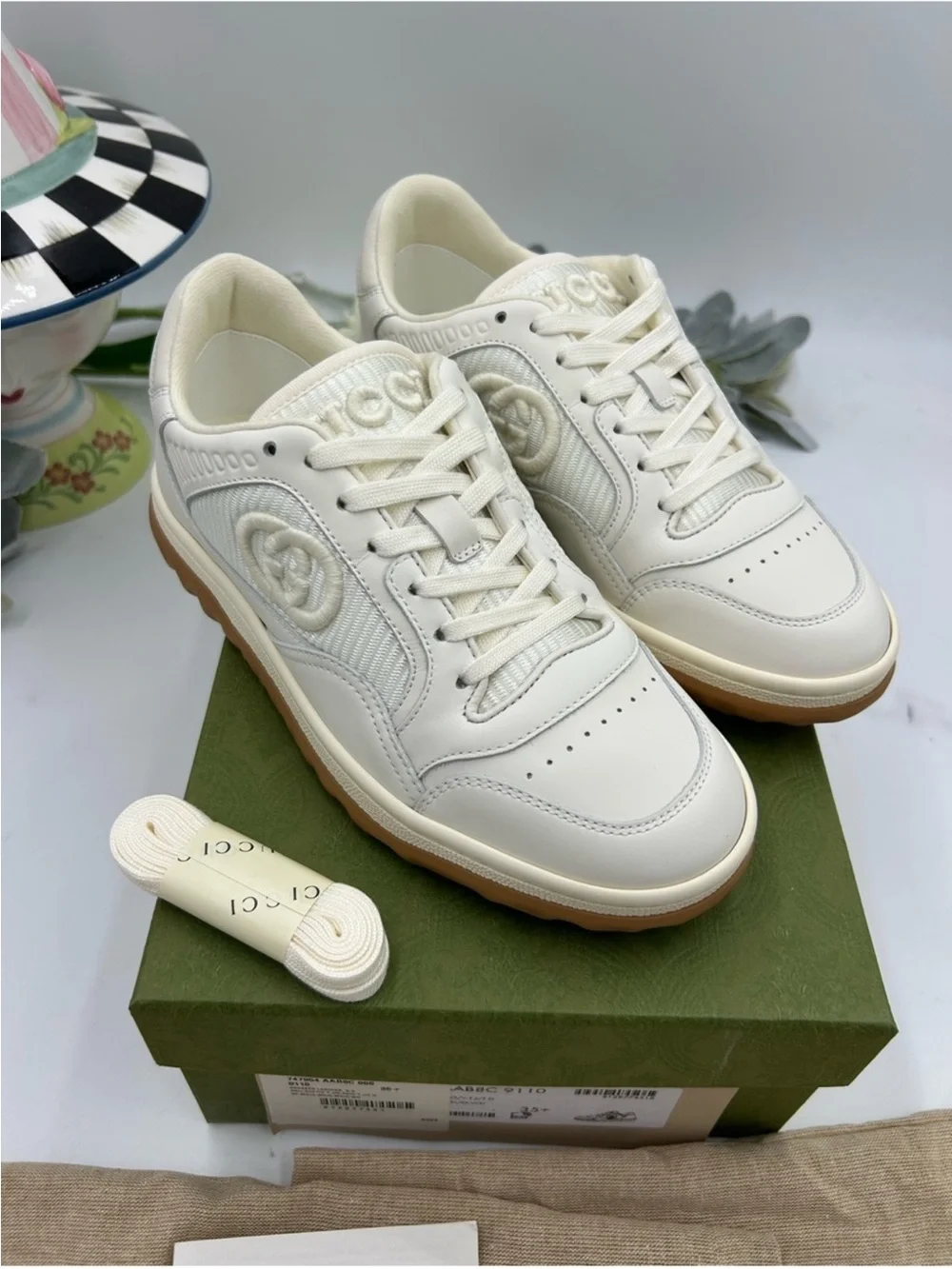 Women’s Gucci, Mac 80 low top leather sneakers size 35.5 fits 6 US made in Italy